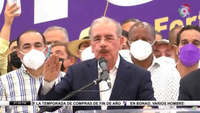 Defienden declaraciones de Danilo Medina/Atracan patrulla de policías | Noticias SIN