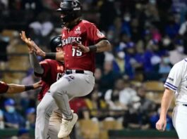 Alberto, Urrutia y buen picheo guían la victoria de Gigantes frente al Licey