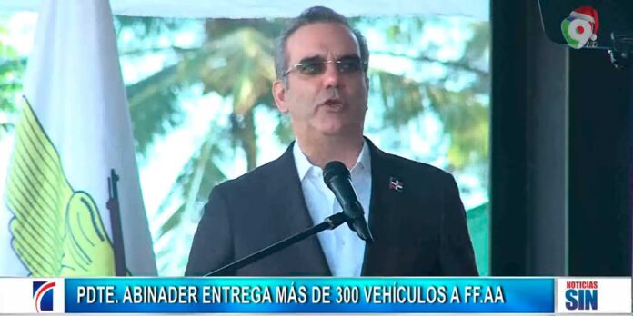 Presidente Luis Abinader entrego 305 vehículos a la fuerza armada | Emisión Estelar SIN