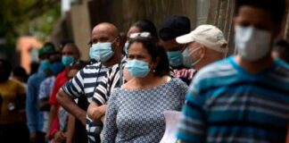 Pese a levantamiento de restricciones sanitarias, ciudadanos optan por uso de mascarilla