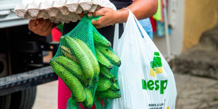 Comenzó la venta de combos de comida del Inespre en los diferentes supermercados