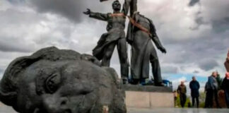 Alcalde de Kiev dio la orden de destruir estatua que simbolizaba la unidad y amistad con Rusia