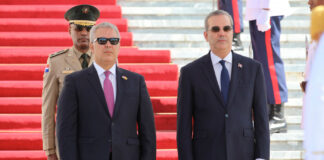 Presidente Luis Abinader recibe en el Palacio Nacional a su homólogo Iván Duque