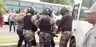 Chóferes protestan en el corredor Charles de Gaulle, la policía interviene