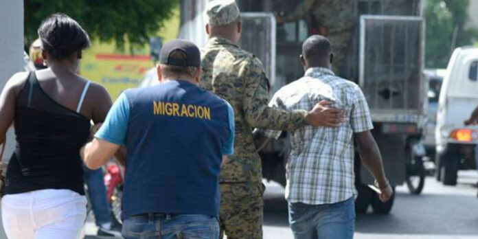 Migración realiza operativo en Ciudad Juan Bosch, tras incidente con nacionales haitianos