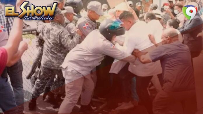 Médicos y Policías se enfrentan en el Palacio Presidencial