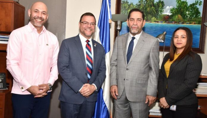 Senador Dominicano en New York, visita el Consulado Dominicano en esa Ciudad