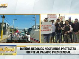 Dueños de negocios nocturnos protestan frente al palacio