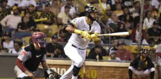 Águilas avasallan a Leones y empatan en tercera posición