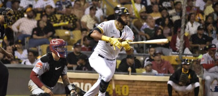 Águilas avasallan a Leones y empatan en tercera posición