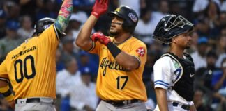Águilas pegan 12 hits en triunfo 7-4 sobre Licey