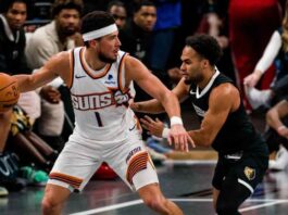 Booker-reina-en-Nueva-York,-los-Magic-vuelan-y-los-Bucks-despiertan-a-tiempo