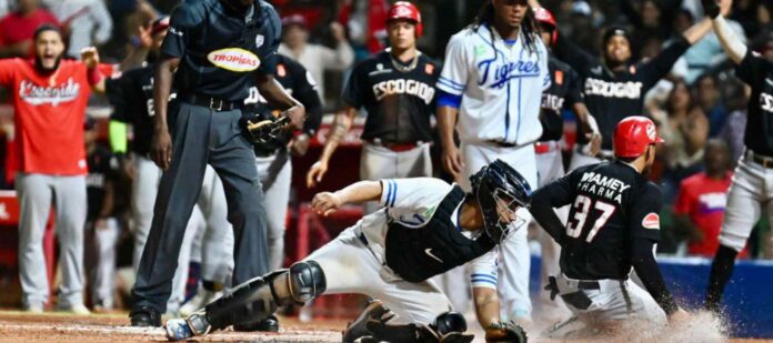 Competencia-reñida-en-la-recta-final-del-Round-Robin-en-la-Liga-de-Béisbol-Invernal