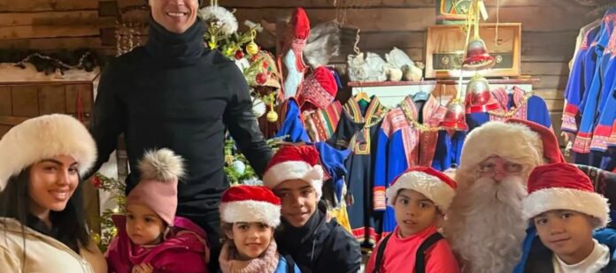 Cristiano Ronaldo pasa la Navidad con su familia en Laponia y conocen a Santa Claus