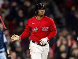 Devers y Guerrero Jr conectan HR en barrida de Boston