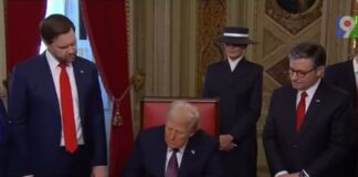 Donald Trump firma orden ejecutiva saltándose la Constitución