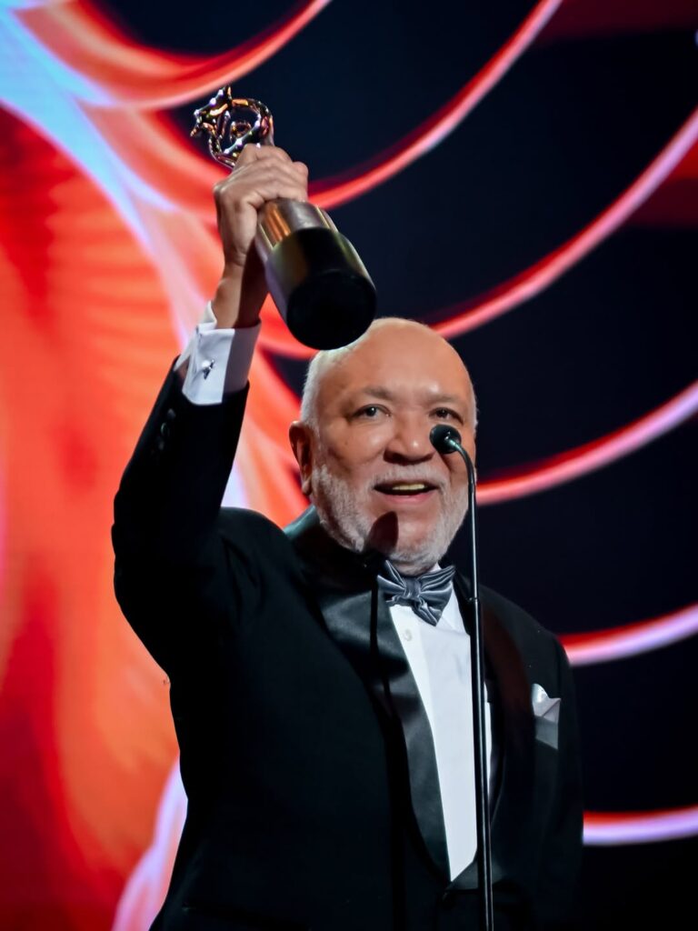 el arte de comunicar, la constancia y una trayectoria impecable encuentran hoy su más alto recon