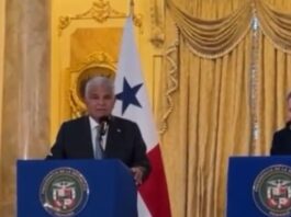 El presidente electo de Venezuela, Edmundo González Urrutia, se reunió este miércoles 8 de enero, con su homólogo de Panamá, José Raúl Mulino. En horas de la mañana de este miércoles, González Urrutia llegó acompañado de su esposa, Mercedes de González, al Palacio de las Garzas, en el Casco Antiguo, donde fueron recibidos por el canciller panameño, Javier Martínez Acha. El líder opositor también sostuvo un encuentro con un grupo de expresidentes latinoamericanos que reiteraron el acompañamiento en “su tránsito para juramentarse y asumir el mandato constitucional para el cual fue electo” en Venezuela. González arribó la noche del martes al aeropuerto internacional de Tocumen donde lo esperó un grupo de residentes venezolanos que entonó el himno nacional y se reunió posteriormente con los cancilleres de Costa Rica, Panamá y Uruguay. González Urrutia asistirá también al “Acto de Reivindicación de la Democracia en Venezuela y América” en el que se espera la presencia de un grupo de cancilleres latinoamericanos y de los exmandatarios del IDEA, y además a un encuentro con la comunidad venezolana en Panamá.