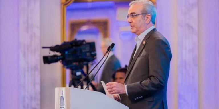 El presidente Luis Abinader ha extendido el duelo nacional por tres días adicionales en respuesta a la tragedia ocurrida en la discoteca Jet Set