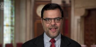 El senador estatal de Nueva York, Luis Sepúlveda, rechazó la manera en que se están ejecutándolas redadas realizadas por el Servicio de Inmigración y Control de Aduanas (ICE)