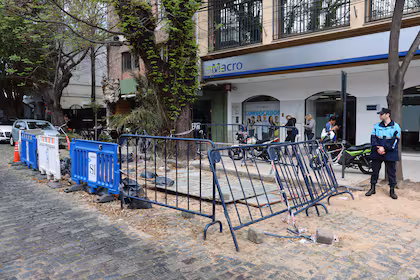 el tunel llego hasta la misma puerta del banco 7z6dnhhxkffzrf7g7pawtjroiu