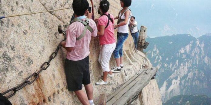 Escalones al abismo el sendero más peligroso de china