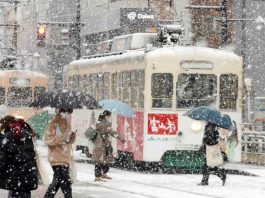 Fuertes-Nevadas-Paralizan-el-Centro-de-Japón-y-Causan-Caos-en-Transporte-y-Carreteras