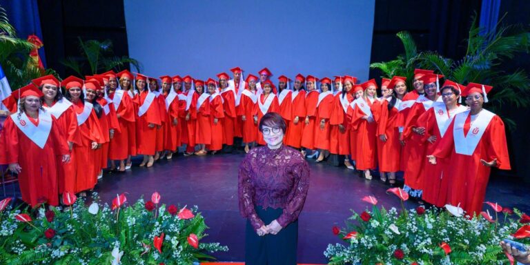 Graduación del máster en artes y educación intrapersonal de la fundación nacional de niños por las artes en convenio con la universidad Udima de Madrid