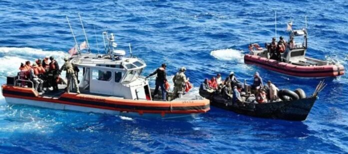 Guardia Costera de los Estados Unidos repatría 34 migrantes tras operación en el Canal de Mona