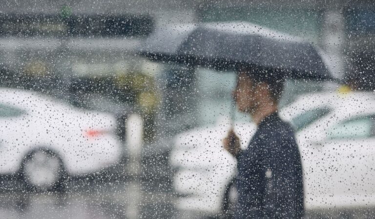 Hoy, seguirán presentándose algunos chubascos hacia la costa caribeña