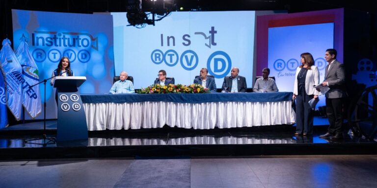 Instituto RTVD gradúa a sus primeros 155 técnicos de televisión