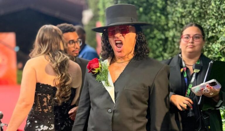 Elvis Crespo: “Estoy viviendo un momento mágico” | Alfombra Roja Premios Soberano 2026