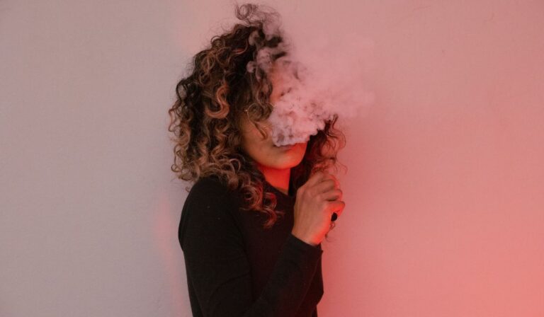 Joven pide dejar el uso de vape antes de morir