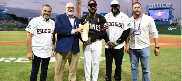 Junior Caminero recibe galardón de Jugador Más Valioso del Round Robin