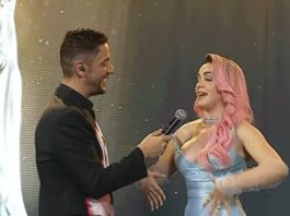 Karen Yapoort se sorprende al recibir premio por el Programa de Temporada