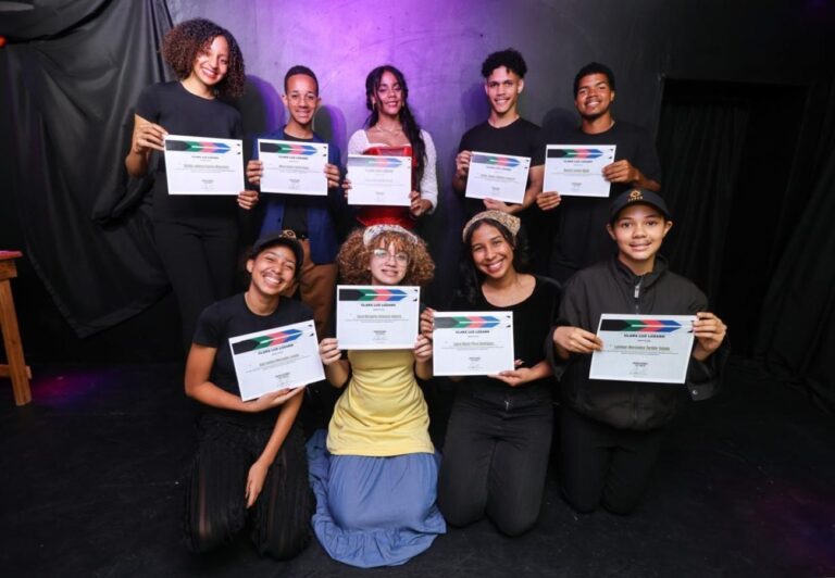 La claqueta sonó: graduación en el Centro de Formación Actoral y Artística Clara Luz Lozano – Producciones Las Tablas