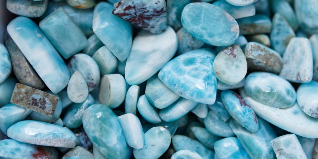 larimar la piedra que solo existe aquí