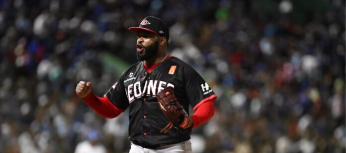 Leones blanquean al Licey y dominan 2-1 la Serie Final