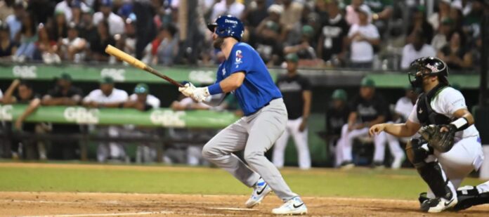 Licey remonta ante Estrellas y consolida la cima