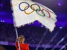 Los Ángeles 2028 recibe de París la bandera olímpica