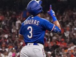 Los Rangers blanquean a los Astros en el primer juego