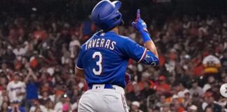 Los Rangers blanquean a los Astros en el primer juego