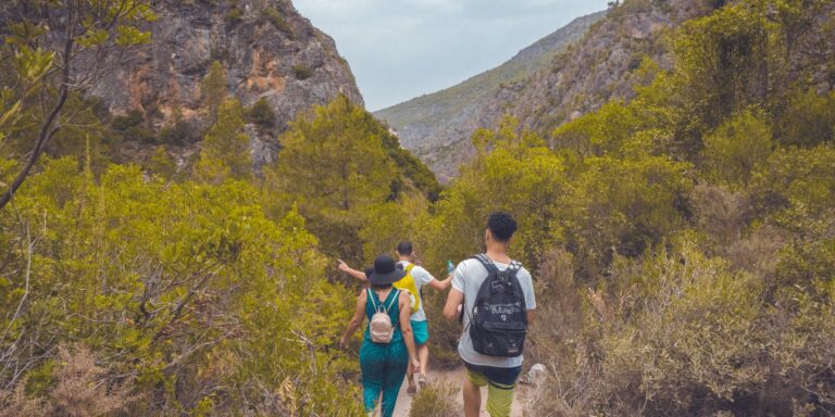 Más allá del mar: Aventuras de senderismo en tierra dominicana