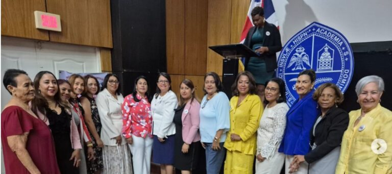 Merecido reconocimiento a las distinguidas maestras Saturnina Rojas Hiciano y Luz Celeste Marte, profesoras de la Escuela de Derecho