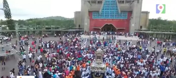 Miles de feligreses celebran el Día de la Virgen de la Altagracia