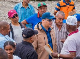 Ministro-Administrativo-de-la-Presidencia-distribuye-ayudas-en-Puerto-Plata-tras-fuertes-lluvias