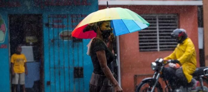 Onamet pronostica aguaceros para este jueves por incidencia de vaguada y onda tropical