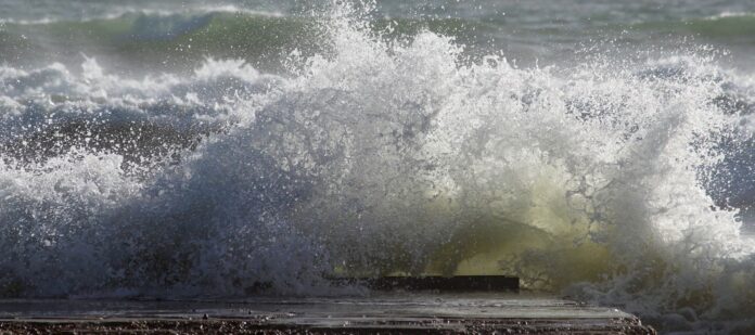 Onda tropical se aleja, disminuiran los aguaceros, alertas en varias provincias y costa caribeña con oleaje anormal