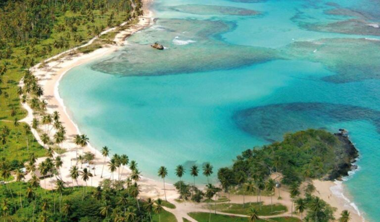 Playa Rincón: Un paraíso escondido en la República Dominicana