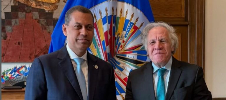 Presidente de Indotel se reúne con el secretario general de la OEA para tratar el tema de la brecha digital en República Dominicana